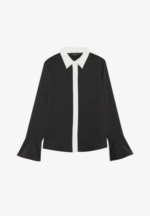 Camicia nera con patta frontale e colletto bianchi. Presenta maniche lunghe con polsini svasati. Tessuto liscio con un design classico.