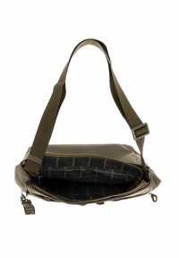Borsa a tracolla marrone con tracolla regolabile, aperta per mostrare la fodera interna con il marchio "Mandarina Duck" e una tasca interna con zip.