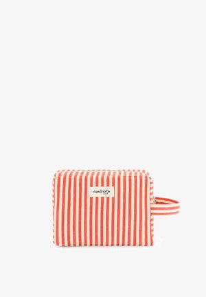 Rot-weiß gestreifte rechteckige Kulturbeutel mit seitlichem Griff und "rivedroite Paris"-Label auf der Vorderseite.