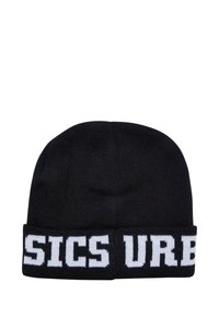 Berretto nero a maglia con risvolto; presenta il testo bianco "BASICS URBAN" sulla fascia; texture morbida e design aderente per il calore.