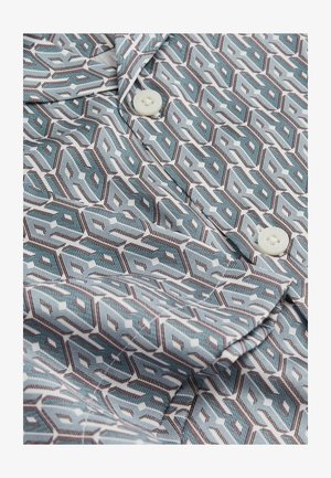Kurzarmhemd mit einem geometrischen Muster in Blau, Weiß und Braun, mit glatter Textur und weißen Knöpfen am Kragen.