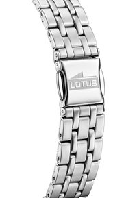 Pulsera de reloj de acero inoxidable con eslabones entrelazados, acabado pulido y un cierre con el logotipo grabado "LOTUS".
