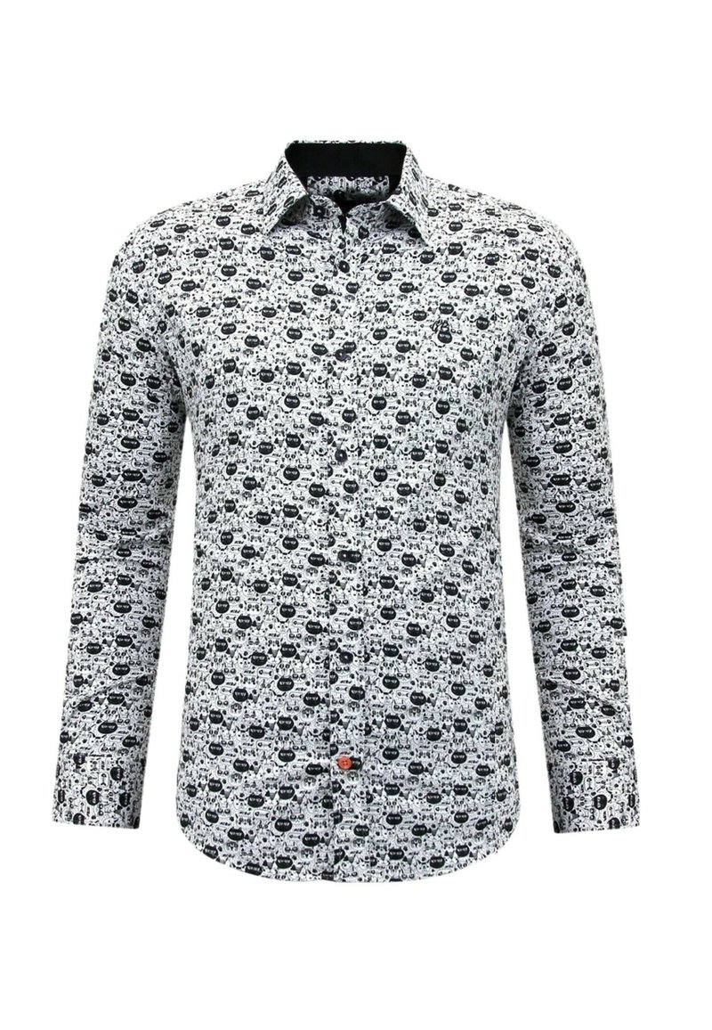 Blouse met lange mouwen en knopen, wit van kleur met een patroon van zwarte abstracte gezichten, voorzien van een opvallende rode knoop vlak bij de onderkant.