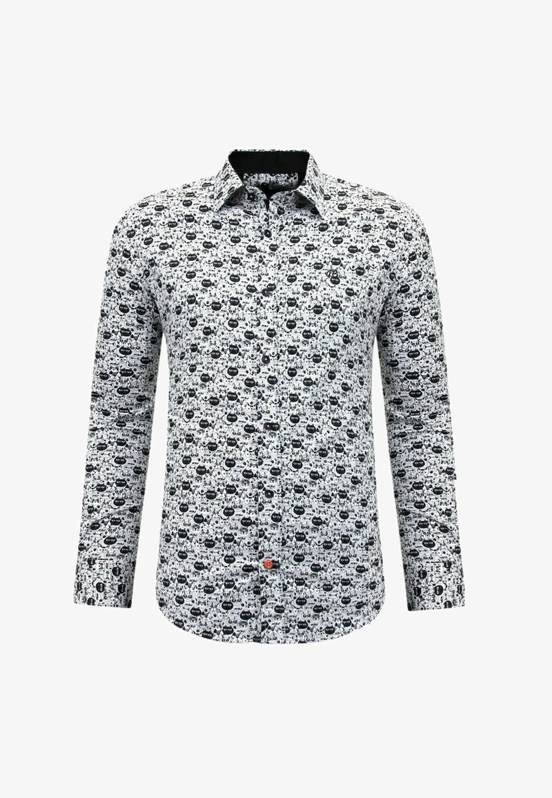 Blouse met lange mouwen en knopen, wit van kleur met een patroon van zwarte abstracte gezichten, voorzien van een opvallende rode knoop vlak bij de onderkant.