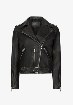 Czarna skórzana kurtka motocyklowa z asymetrycznymi zapięciami na zamek z przodu, licznymi kieszeniami na zamek błyskawiczny, szerokimi klapami i paskiem w talii. Klasyczny design.