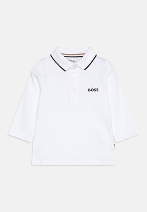 Biała polo koszula z długim rękawem, wykonana z bawełny, z klasycznym kołnierzykiem, trzema guzikami, czarnymi paskami oraz logo "BOSS".