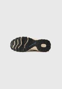 Columbia PEAKFREAK RUSH - Hiking shoes - tan/metal coloured