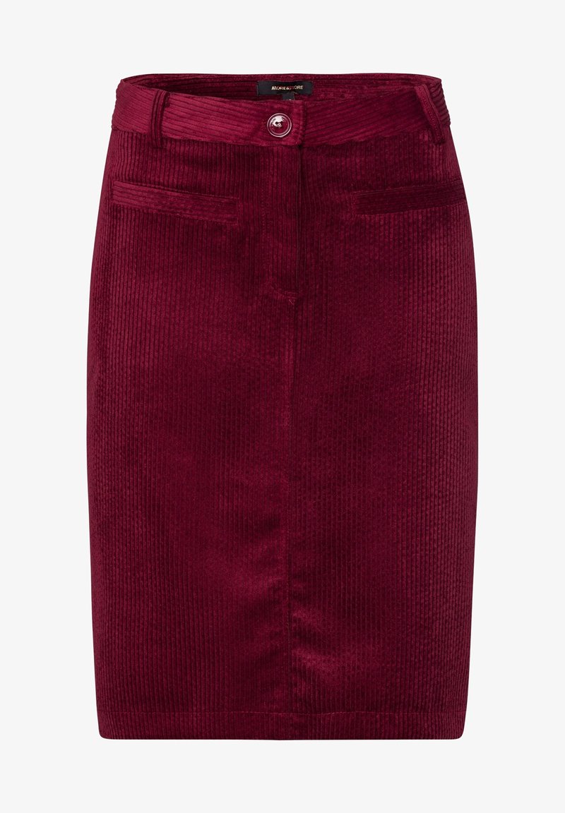 Burgundy ribbed skirt made of velvety fabric, featuring a button closure and two front pockets. Straight cut with a hem that reaches the knee.