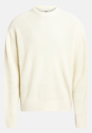 Kremfarget strikkegenser med rund hals, ribbestrikket nederkant og ermer, med et teksturert mønster og dropped shoulders.