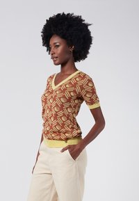 4funkyflavours PERFECT LOVE AFFAIR - T-shirt med print - brown