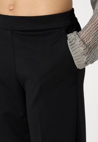 ONLY ONLPEACH LIFE PULL UP PANT  - Bukse - black