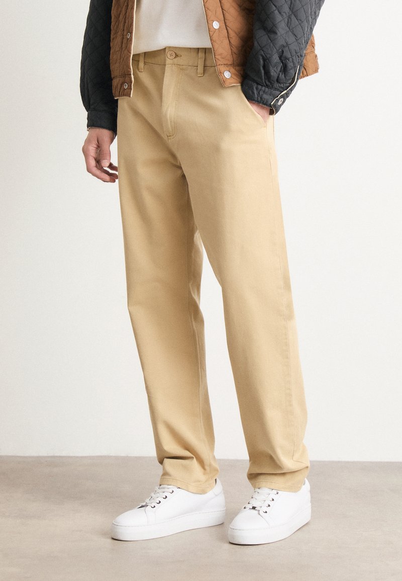 Tommy Jeans RYAN - Hlače - gentle gold