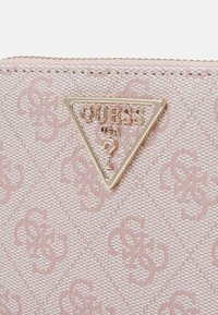 Guess LAUREL MEDIUM ZIP AROUND - Rahakott - dusty rose