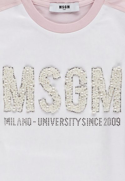 Chemise pour enfants blanche et rose avec "MSGM" en grosses perles nacrées et "Milano - University since 2009" en petits strass en dessous.