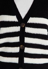 Valittu, black/cloud dancer