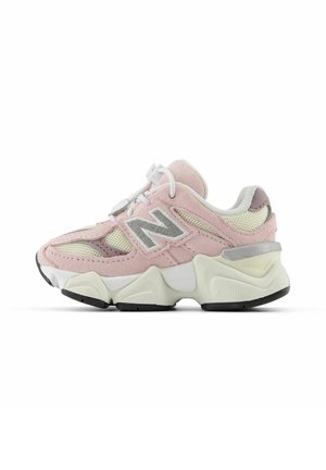 9060 - Chaussures premiers pas - pink purple