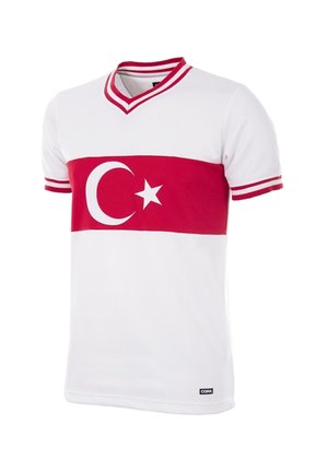 Witte trui met een rode horizontale streep met een halve maan en een ster. V-hals ontwerp met rode gestreepte accenten op de mouwen.