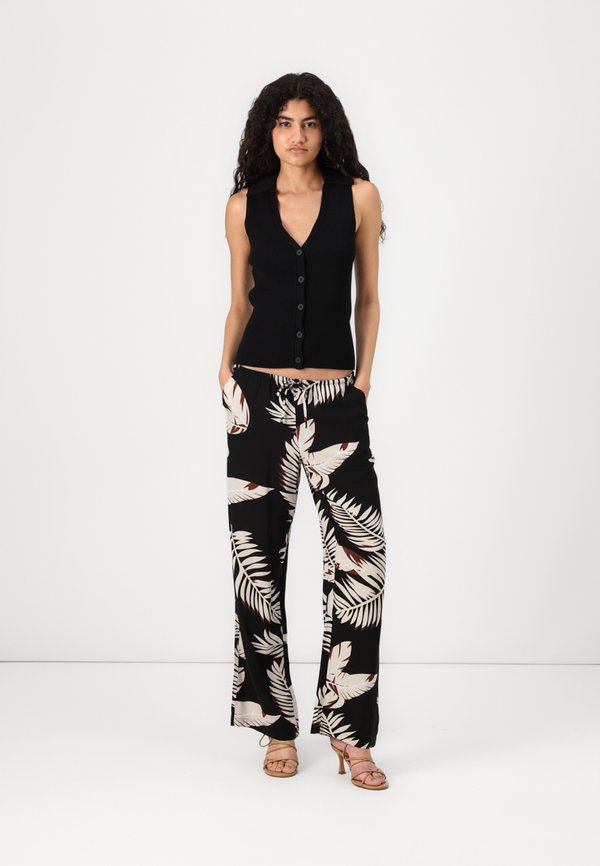 VMEASY WIDE PANT - Trousers3