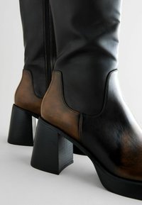 Next FOREVER COMFORT REGULAR FIT - Batai su platforma - chocolate brown square toe