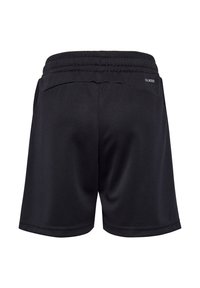 Svarta sportiga shorts i slätt tyg; har ett elastiskt midjeband och sömnadsdetaljer; logotyp på baksidan nära midjebandet.