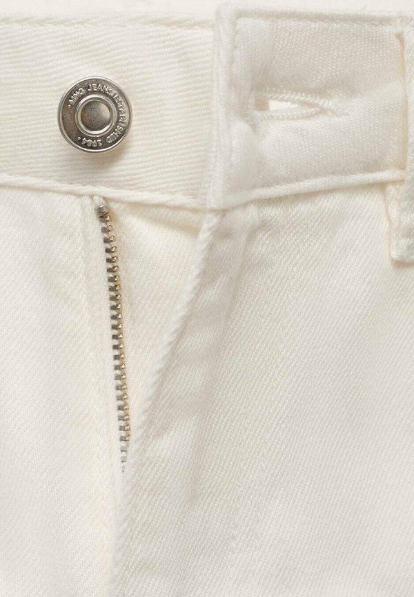 HIGH-WAISTED - Flared Jeans3