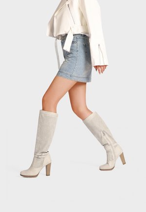 Stivali con i tacchi - beige