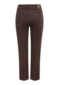 Dunkelbraune Jeans mit geradem Bein, von hinten gezeigt, mit zwei Gesäßtaschen und einem kleinen Markenetikett am Bund.