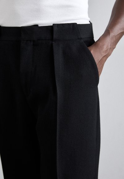 Filippa K RELAXED PLEATED  - Bukse - black