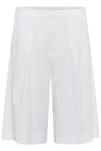 Shorts en lin blanc avec une coupe ample, présentant un design à jambes larges, des plis à l'avant et une texture lisse pour plus de respirabilité.