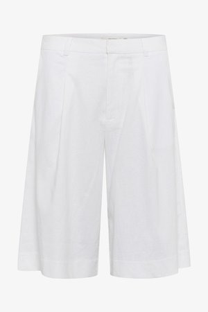 Pantaloni shorts bianchi in lino con una vestibilità ampia, caratterizzati da una gamba larga, pieghe frontali e una texture liscia per favorire la traspirabilità.