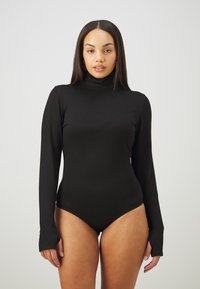 Zwarte bodysuit met lange mouwen gemaakt van soepel, rekbaar materiaal met een hoge kraag. Heeft een aansluitend ontwerp en een zachte textuur.