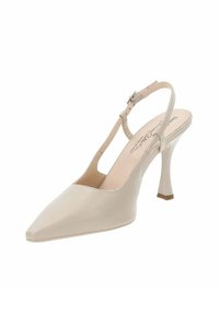 Beżowe szpilki slingback z ostrym noskiem, błyszczące skórzane wykończenie, smukły obcas oraz pasek na kostkę z metalową klamrą. Płaska przednia panel.