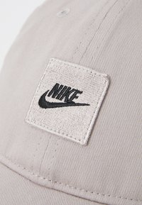 Thumbnail Image 4