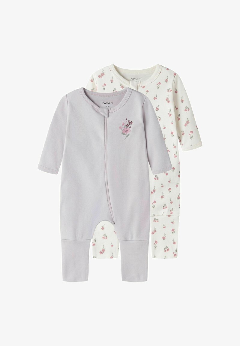 Kaks pikkade varrukatega bodysuiti: üks helelilla lillepäraste tikanditega, teine valge roosade lillemustriga, mõlemad pehmest kangast.