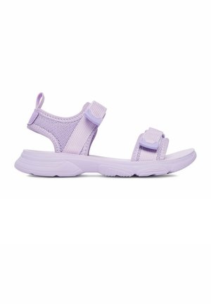 Lawendowy sportowy sandał z odkrytymi palcami, regulowanymi paskami, siateczkowym wsparciem na piętę i amortyzowaną podeszwą, idealny do codziennego noszenia na zewnątrz.