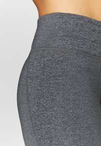 Reebok Träningsshorts 3/4-längd - dark grey