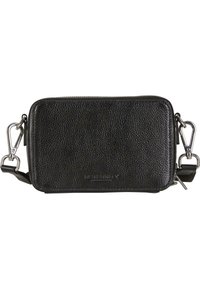 Sac à bandoulière en cuir noir avec une finition texturée, fermeture éclair, bandoulière détachable et accents en métal argenté. Mesure environ 25 cm x 15 cm.