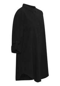 Chemise noire à boutons, fabriquée en tissu doux, avec un col classique, une poche poitrine et des poignets roulés. Ourlet légèrement plus long à l'arrière.