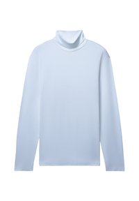 Jasnoniebieska bluzka z golfem, wykonana z gładkiego materiału, ma długie rękawy i wysoki kołnierz, z prostym, minimalistycznym wzorem.