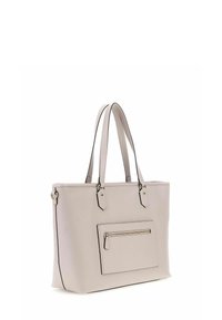 Tote bag gris clair avec poignées doubles, en matériau synthétique texturé et poche zippée à l'avant. Présente des accents en quincaillerie décorative.