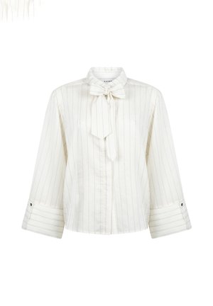 Witte blouse met verticale strepen, voorzien van een strikjeskraag en driekwartmouwen. Zachte stof met een gladde textuur en accentknopen.