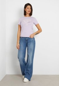 Guess ICON - T-shirt print - lila
