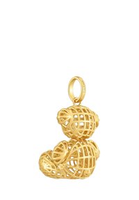 Zawieszka w kolorze złota z oplecionym wzorem kratki i dwoma ułożonymi na sobie zaokrąglonymi formami. Dołączona pętla ma wyryte detale z logo marki.