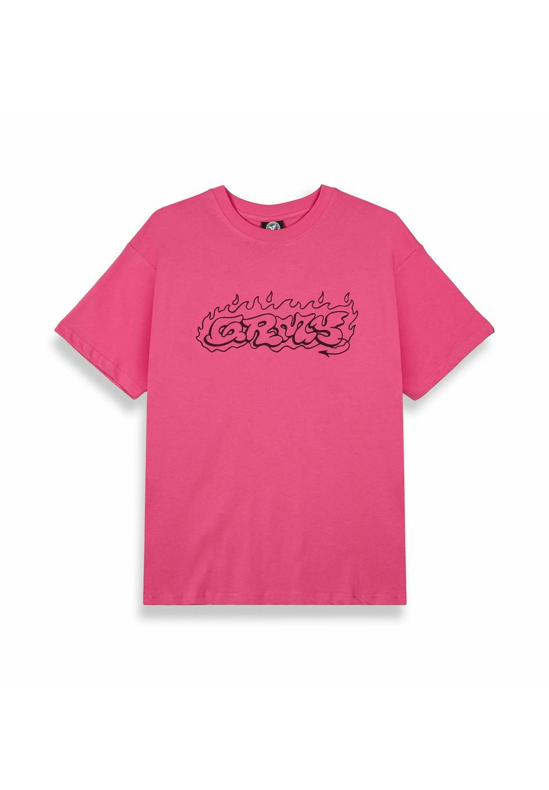 Camiseta de algodón rosa con mangas cortas y cuello redondo. Presenta un texto gráfico en estilo de llama negra centrado en la parte delantera.