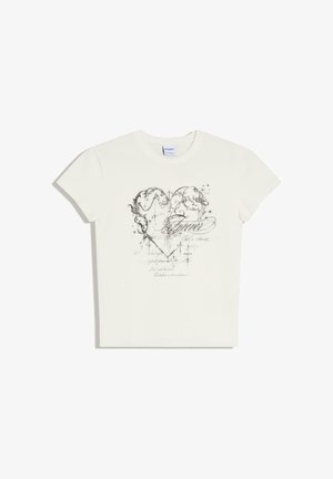 Bela oprijeta majica s črnim okrašenim srčnim dizajnom in besedo »Forever« v pisavi s tekočimi črkami na sprednji strani.