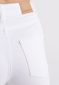 Superdry & Co Farkkushortsit - white