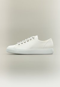 Niewybrane, white/silver-coloured