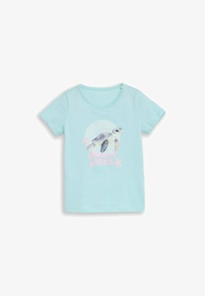 Camiseta infantil de manga corta azul claro con gráfico de una tortuga marina y texto rosa que dice "Beach Vibes" con detalles de estrellas de mar.