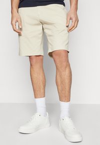 Tommy Hilfiger HARLEM - Rövidnadrágok - bleached stone