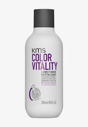 Weiße Flasche KMS Color Vitality Conditioner mit schwarzem Verschluss, lila Schrift, Granatapfel-Illustration, zum Entwirren und für Lebendigkeit, 250 ml.
